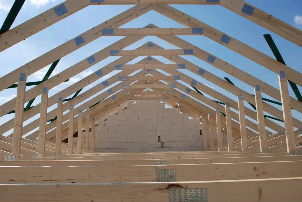 Zdjęcie Strop na wiązarach: ile kosztuje i od czego zależy cena?