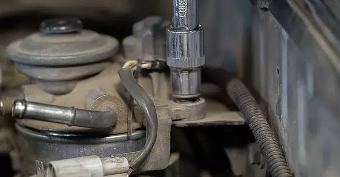 Zdjęcie Lokalizacja filtra paliwa w Toyota Corolla E12: Gdzie szukać?