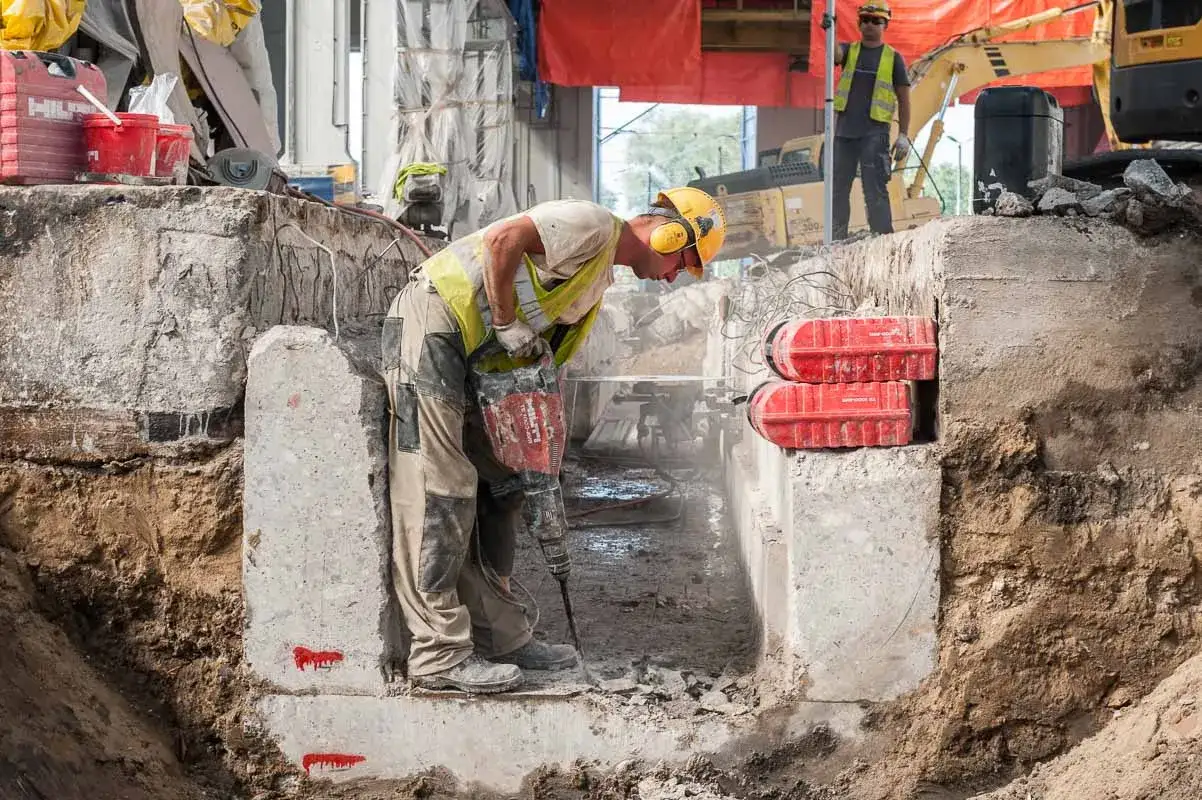 Zdjęcie Kucie betonu zbrojonego cena – jakie są ukryte koszty?