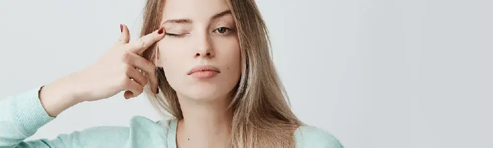 Zdjęcie Czy w soczewkach można płakać? Poznaj wpływ łez na komfort widzenia