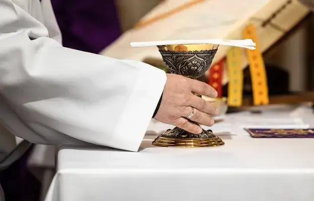 Zdjęcie Czy w Nowy Rok trzeba iść do kościoła? Obowiązki i konsekwencje według Kościoła