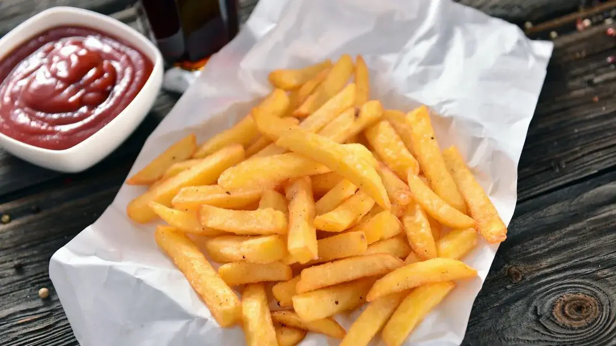 Zdjęcie Jak zrobić frytki z ziemniaków - prosty przepis na chrupiące frytki