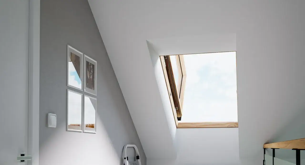 Zdjęcie Jak obudować okno dachowe płytą gipsową bez błędów i frustracji