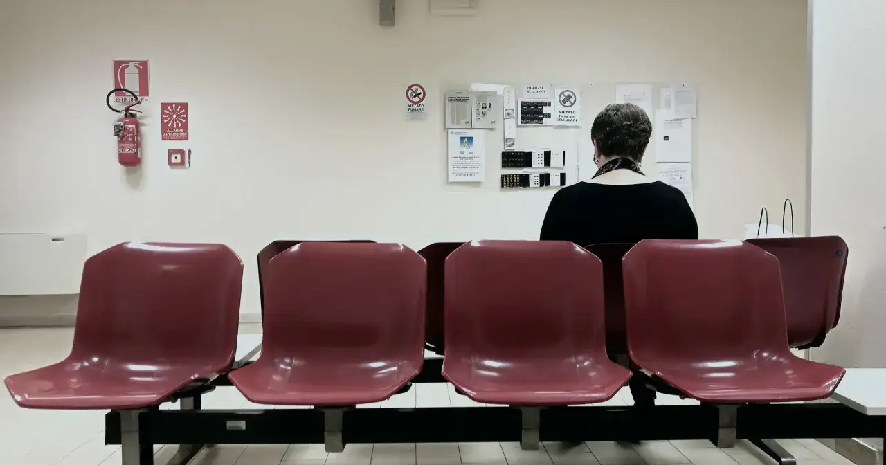 Terminy NFZ: Jak sprawdzić i skrócić czas oczekiwania?