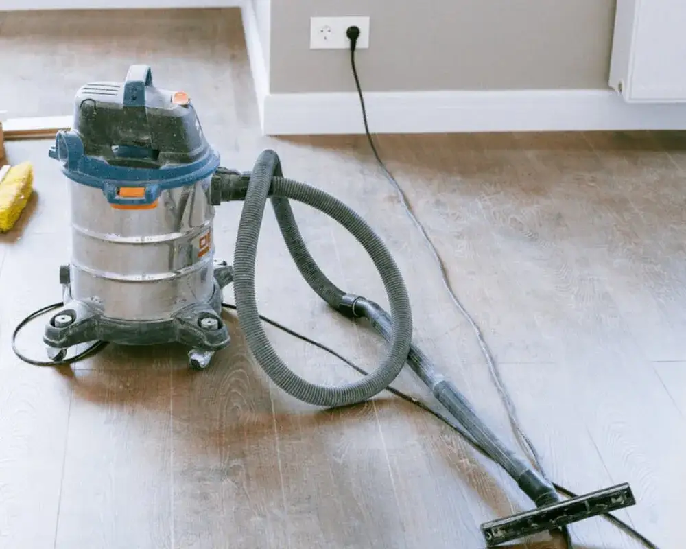 Najlepszy odkurzacz do bruzdownicy – uniknij błędów przy wyborze