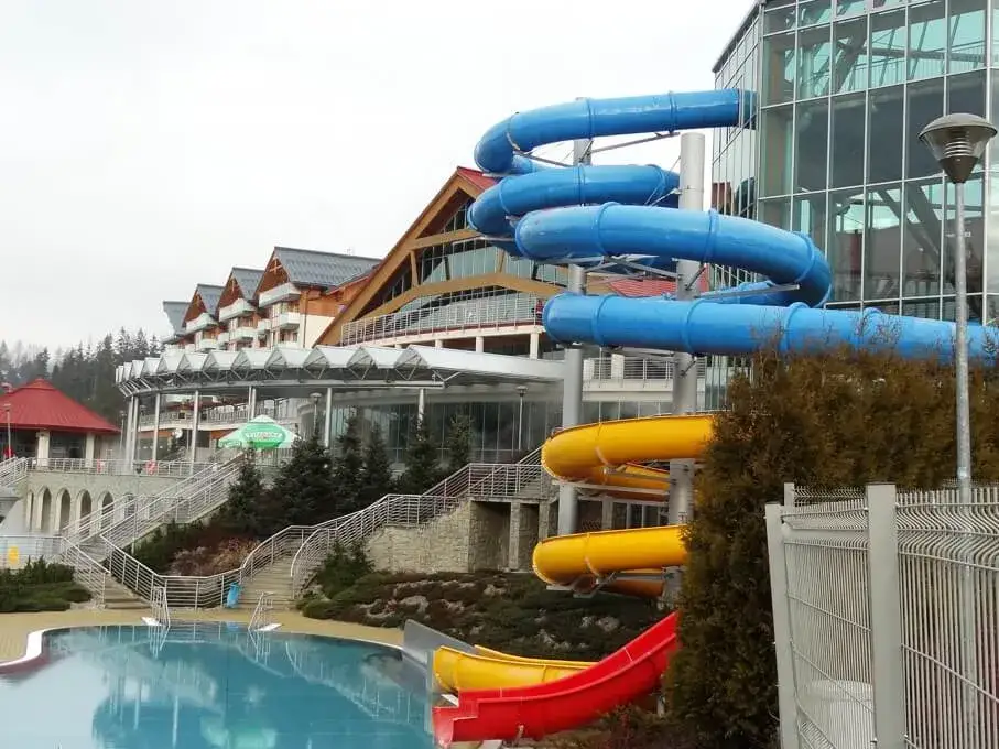 Termy Bania czy Bukowina - Które lepsze dla relaksu i rodzin?