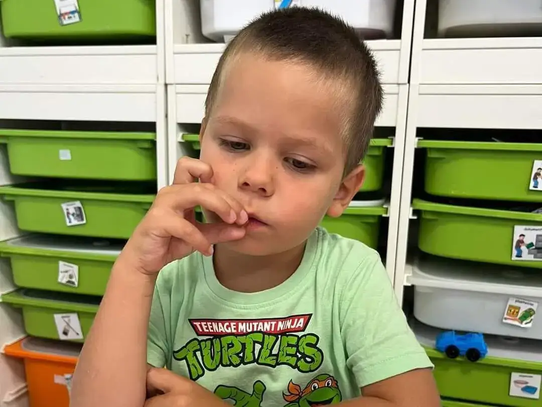 Ile pieniędzy na dziecko z autyzmem? Poznaj dostępne wsparcie finansowe