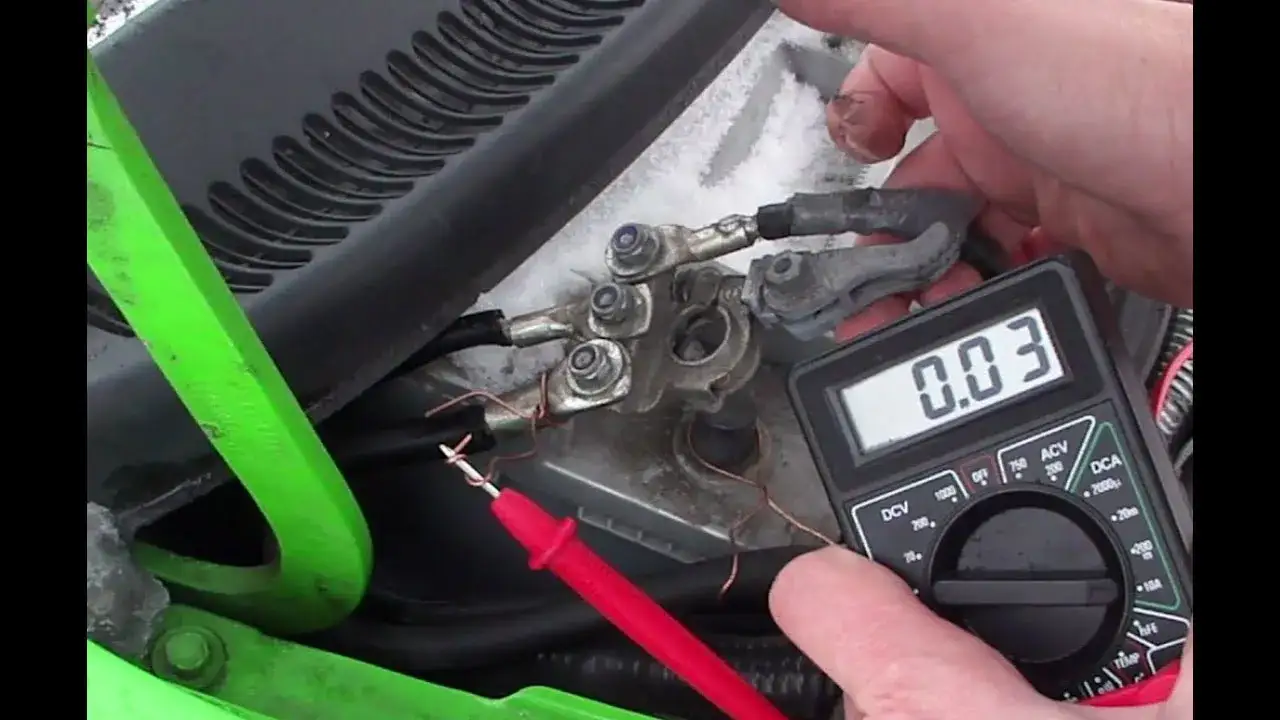 Jak zmierzyć akumulator multimetr - uniknij problemów z autem