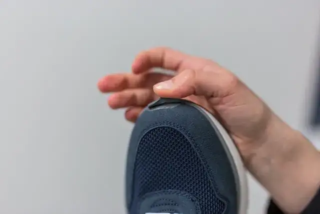 Jak szybko i łatwo kleić buty żeby się nie rozklejały? Kleje i sposoby