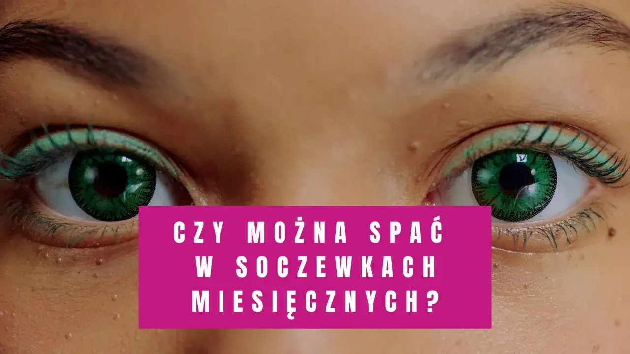 Zbliżenie na zielone oczy z soczewkami. Pytanie: czy można spać w soczewkach miesięcznych?