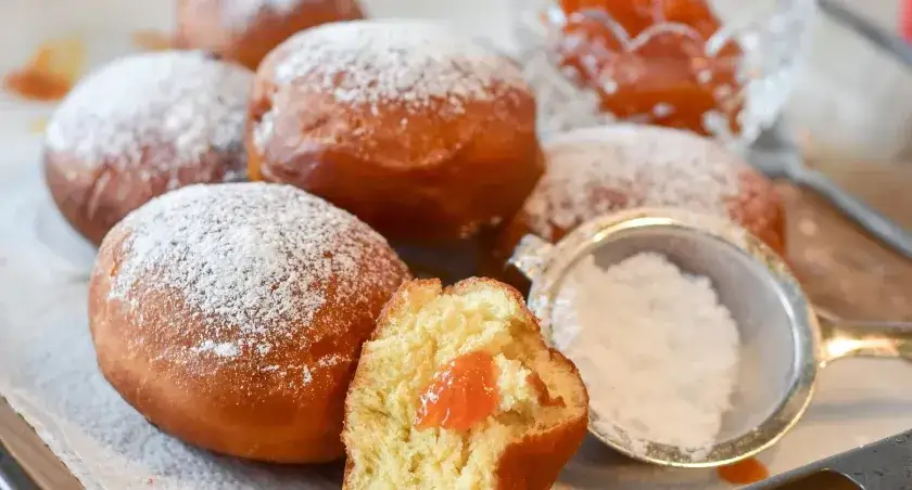 Tłusty Czwartek: Historia od pogańskich uczt po pączki