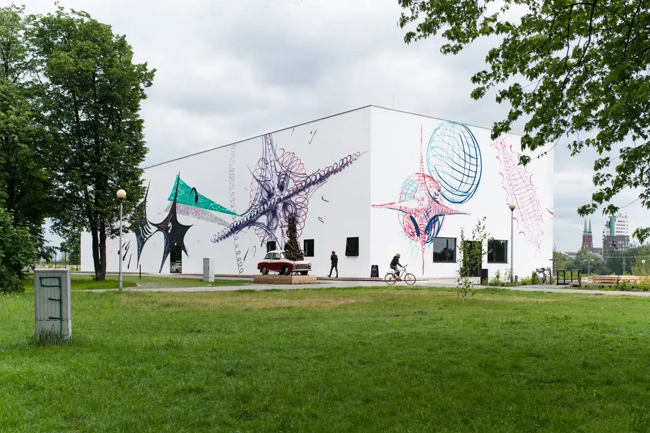 Muzeum Sztuki Nowoczesnej nad Wisłą: Nowa przestrzeń dla sztuki performatywnej