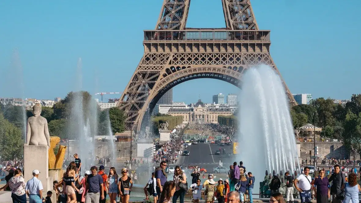 Jak wygląda Paryż? Odkryj jego niepowtarzalny urok i architekturę