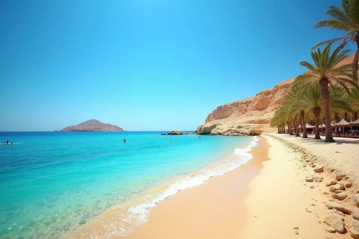 Idealne miejsce, by zapytać, gdzie do Egiptu w lutym. Piękna plaża, turkusowa woda i palmy.