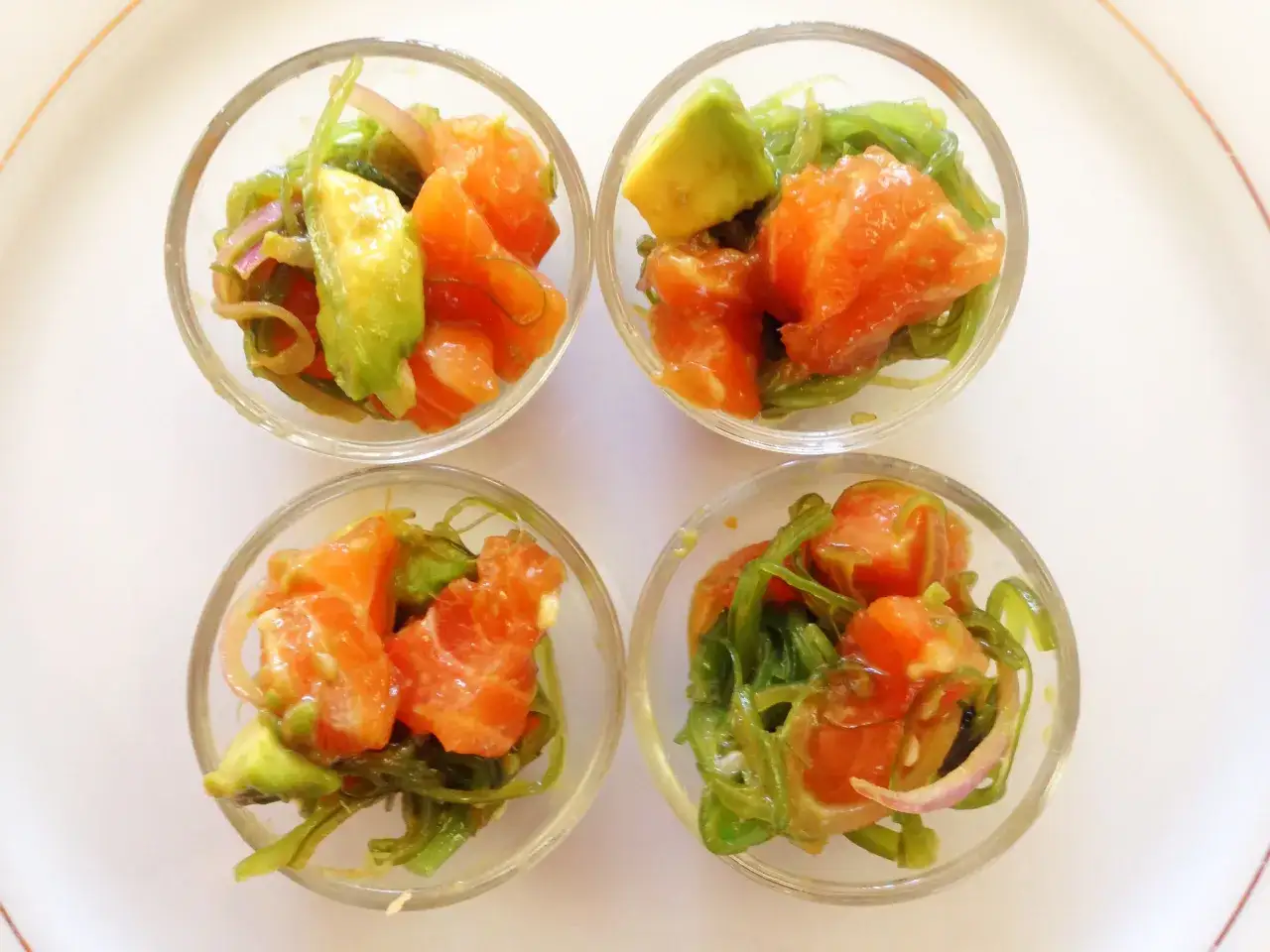 Sałatka z Łososiem i Awokado - Przepyszna Sałatka z Łososiem i Awokado