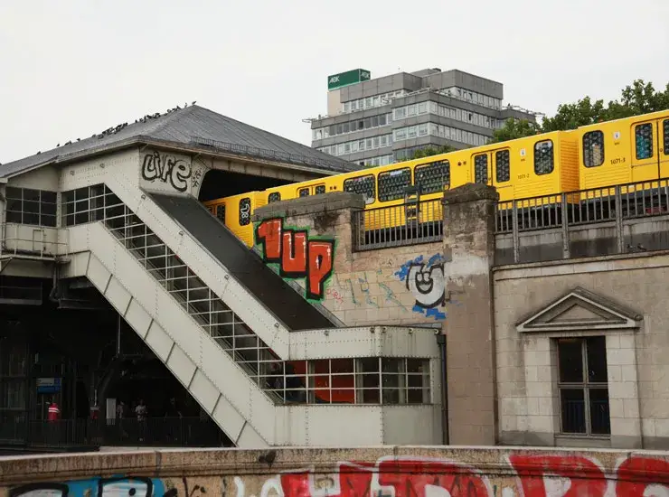 1UP Graffiti: Berlins anonyme Crew erobert die Welt
