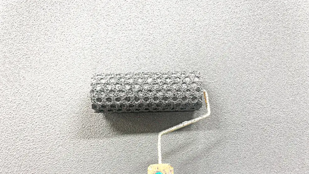 Jak malować szablony na ścianie – kluczowe techniki i materiały dla każdego