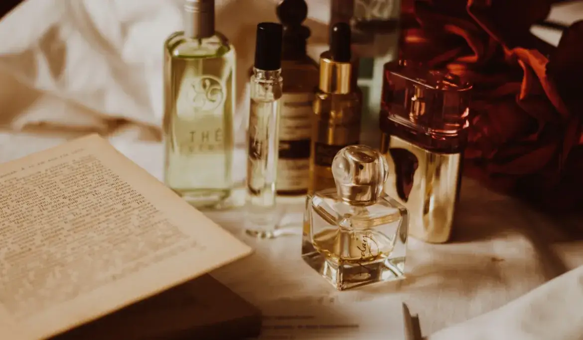 Woda toaletowa czy perfumowana? Wybierz idealny zapach dla siebie!