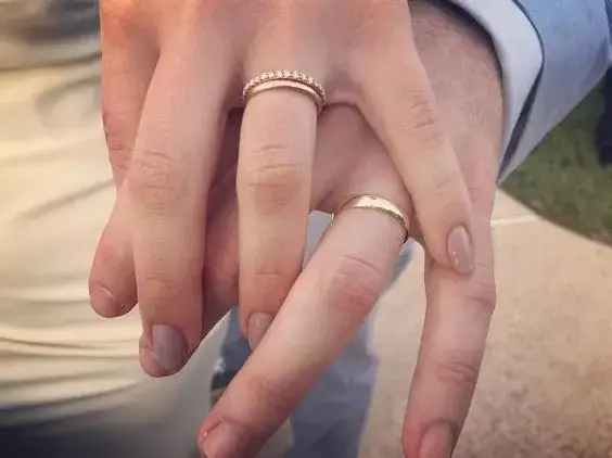 Dlaczego obrączka na palcu serdecznym ma tak wielkie znaczenie?