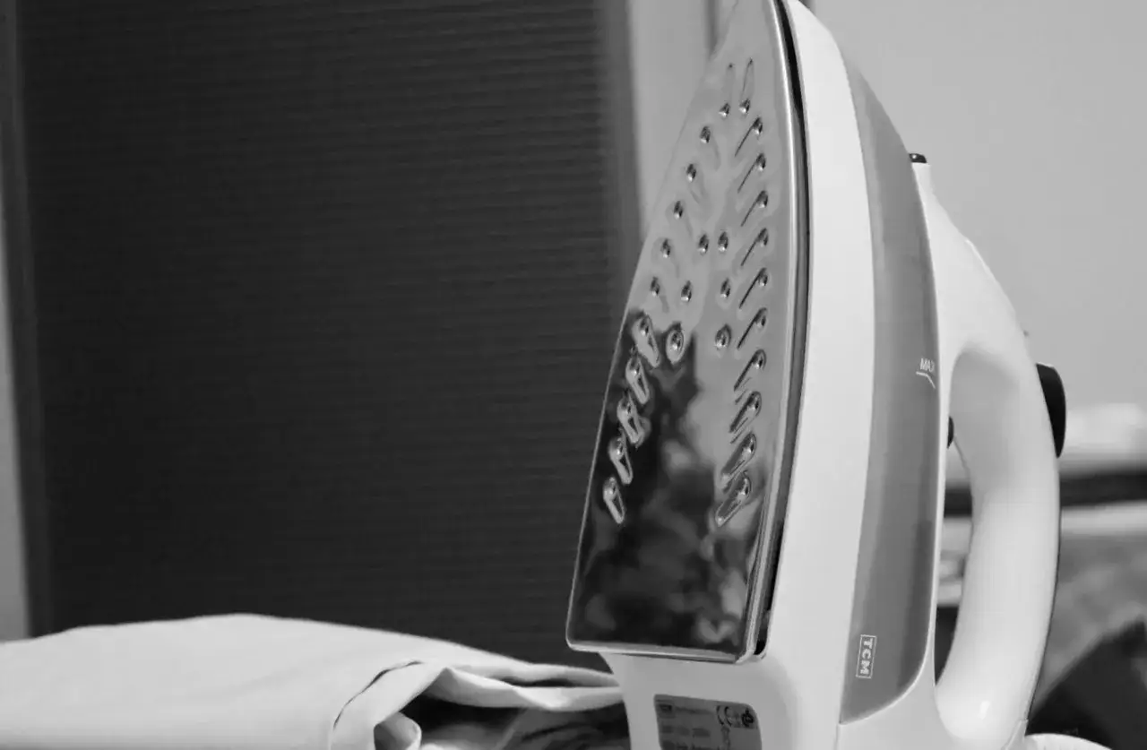 Czy woda z suszarki nadaje się do żelazka? Sprawdź, co musisz wiedzieć