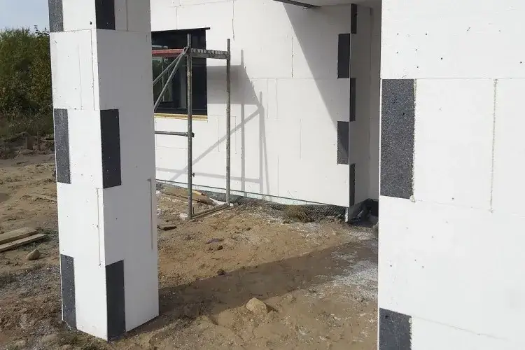 Jak skutecznie przykleić styrodur do fundamentu – uniknij błędów