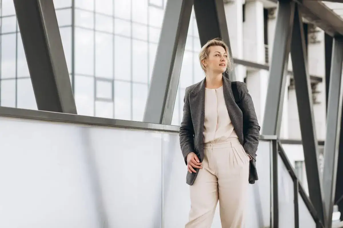 Jak dobrać marynarkę do czarnego kombinezonu? Pełny poradnik