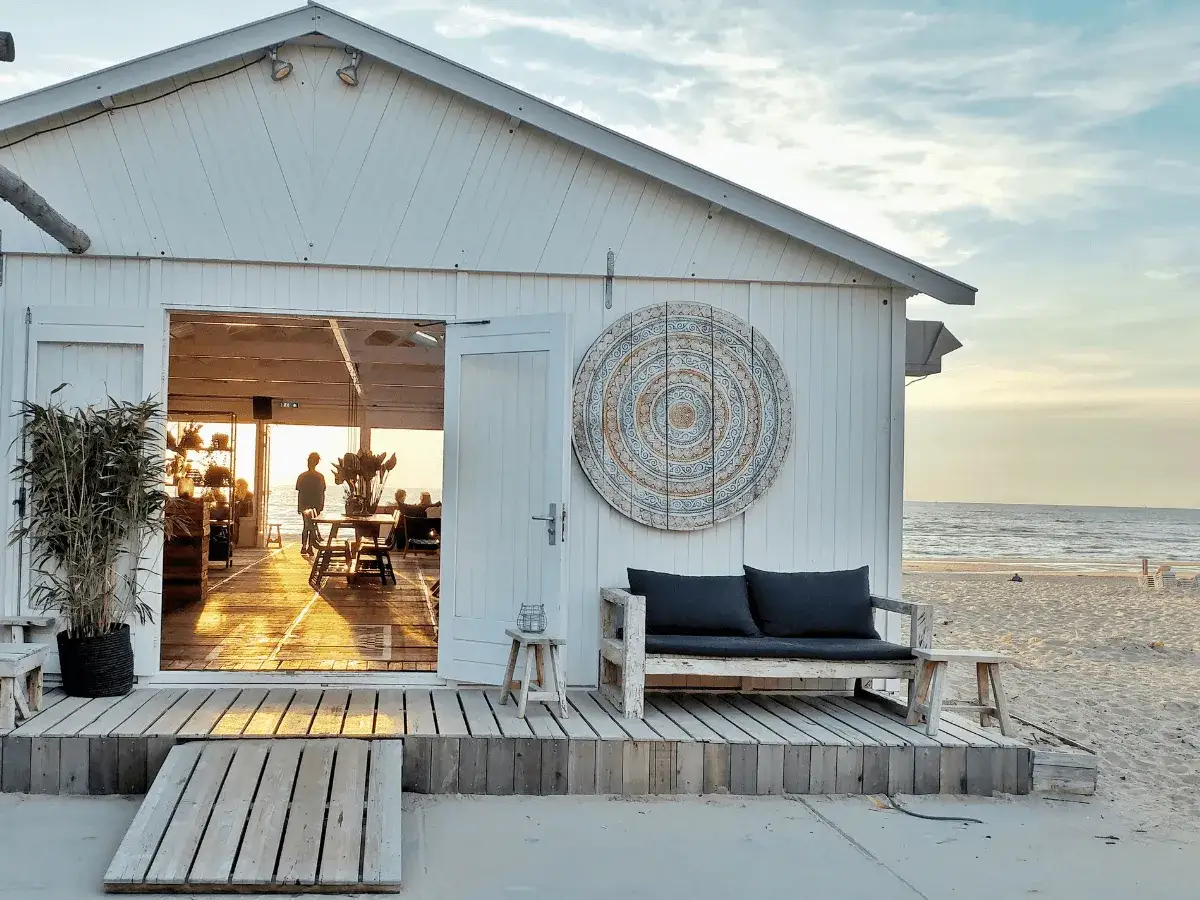 Noclegi nad morzem: Jak znaleźć idealny i nie przepłacić?