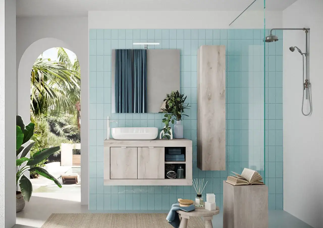 Nowoczesna łazienka z błękitnymi płytkami, drewnianą szafką i umywalką.