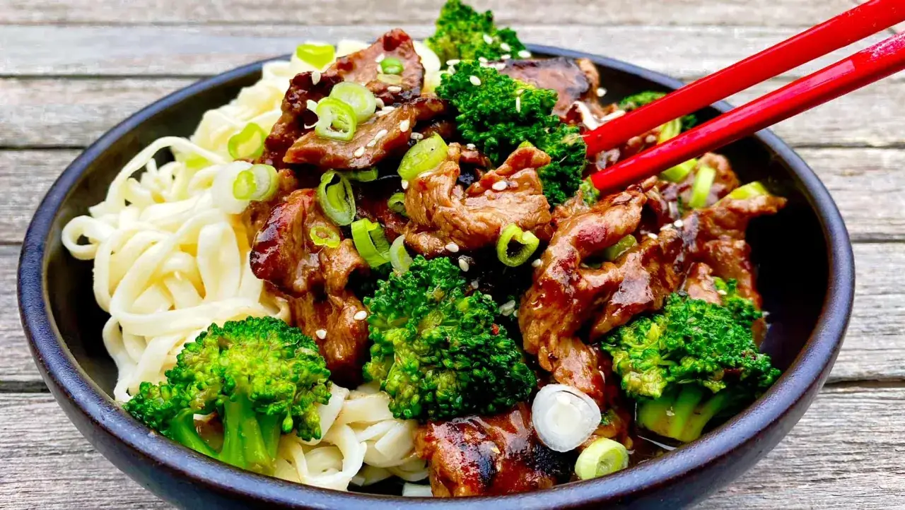 Wołowina z brokułami – zdrowy przepis na szybkie i smaczne danie