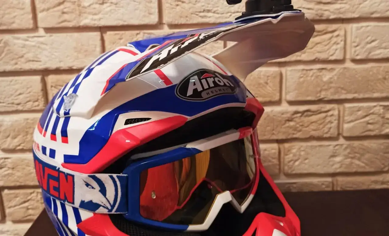 Jaka kamera na kask motocyklowy? Odkryj najlepsze modele i porady