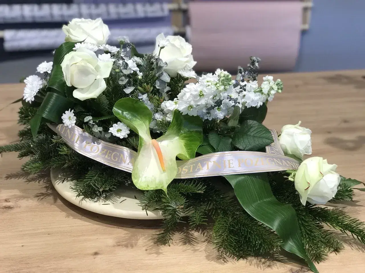 Ile kosztuje wiązanka pogrzebowa? Ceny i wybór bez stresu