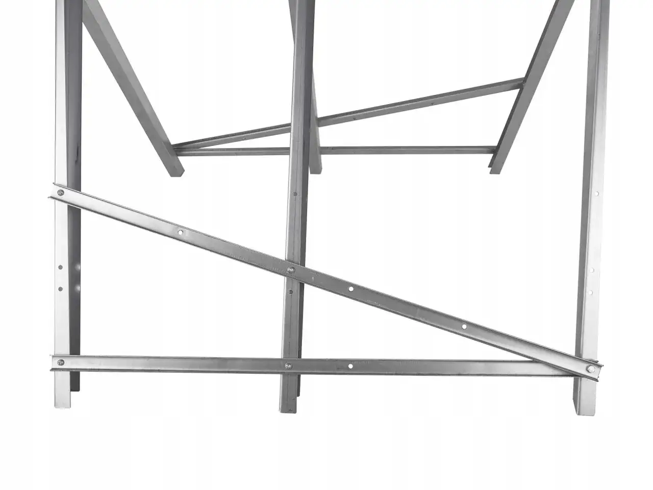 Metalowa kobyłka do cięcia drewna, solidna konstrukcja z profili. Gotowa do pracy przy przygotowaniu drewna na zimę.