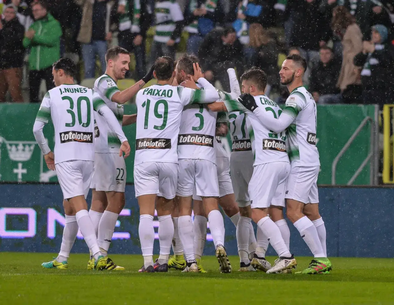 Ile zarabiają piłkarze Realu Madryt? Zaskakujące kwoty i różnice