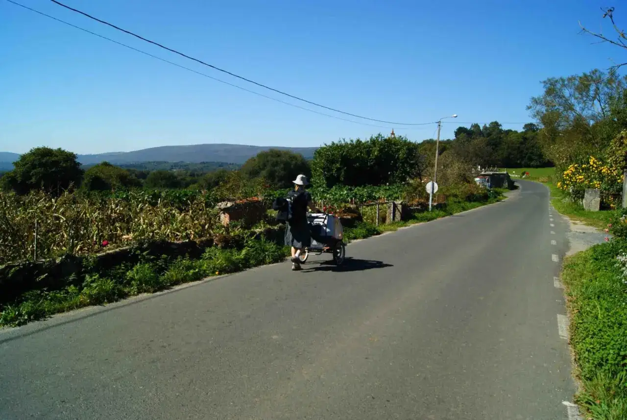 Osoba z wózkiem na Drodze św. Jakuba. Jak zaplanować trasę drogi św. Jakuba Camino de Santiago z dziećmi?