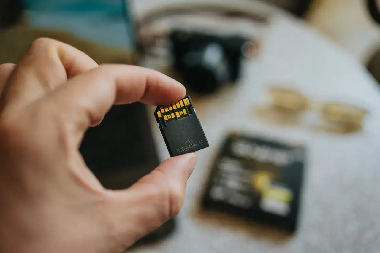 Jaka karta pamięci do aparatu? Wybierz mądrze, nagrywaj 4K/8K!