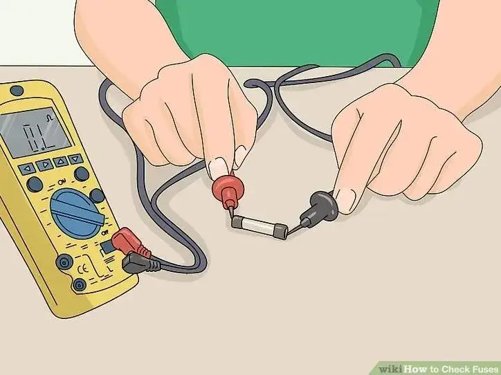 Jak sprawdzić bezpiecznik multimetrem? Szybka diagnoza krok po kroku
