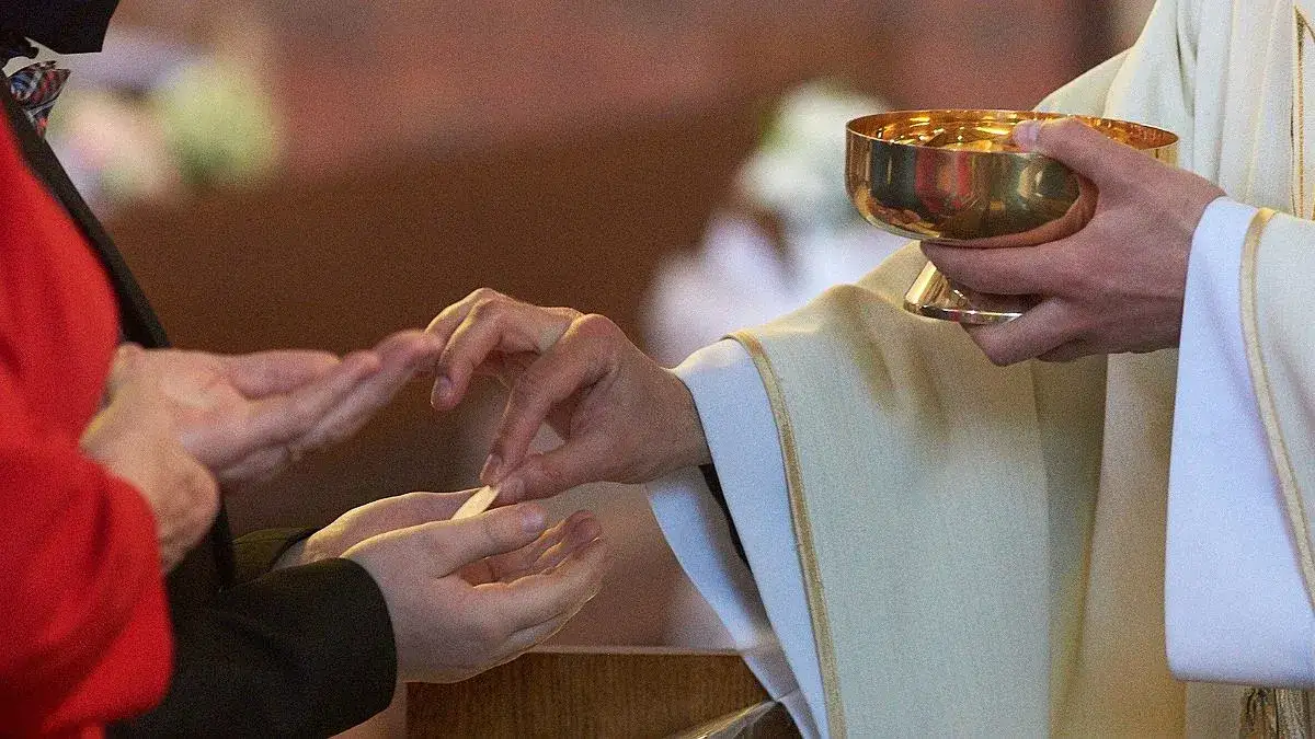 Czy bez spowiedzi można przyjąć komunię? Oto ważne zasady i wyjątki