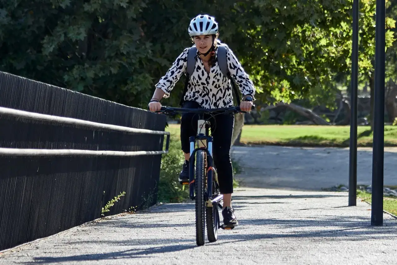 Jak wybrać kask rowerowy, aby zapewnić sobie maksymalne bezpieczeństwo