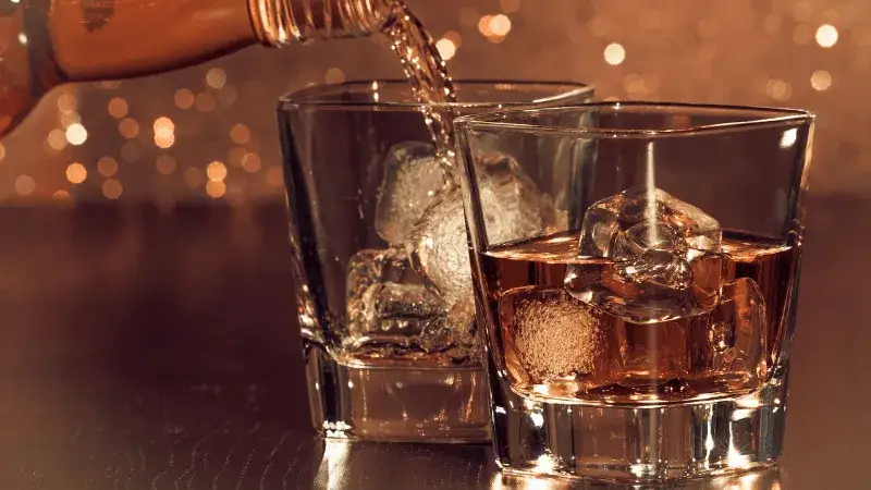 Jak zrobić whisky z wódki - prosty przepis na wyjątkowy smak