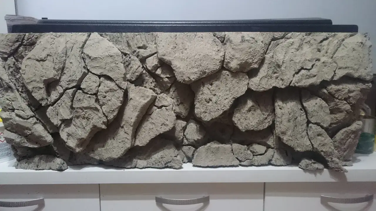 Jak zrobić tło do akwarium ze styropianu - proste kroki i porady