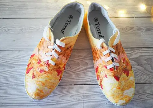 Jak utrwalić farbę akrylową na butach, aby uniknąć jej łuszczenia