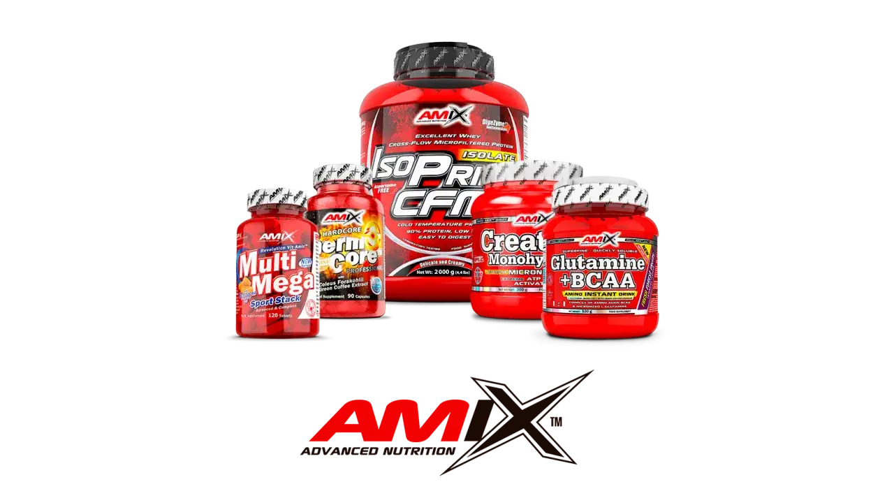 Varios suplementos deportivos de la marca Amix en envases rojos, incluyendo proteína, creatina y glutamina.