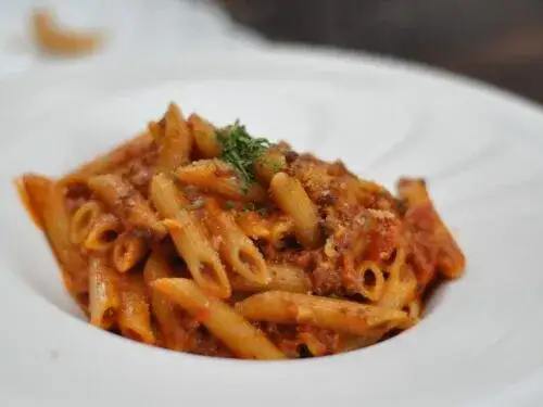 Penne alla Vodka przepis: Kremowy sos, który zawsze wychodzi!