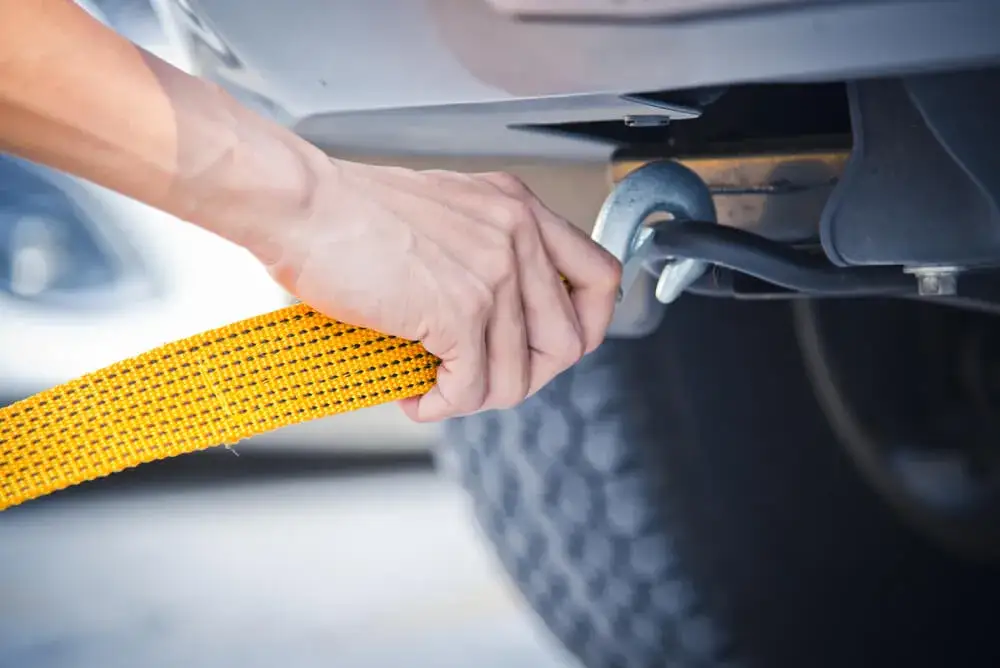 Jak holować samochód? Praktyczny przewodnik krok po kroku