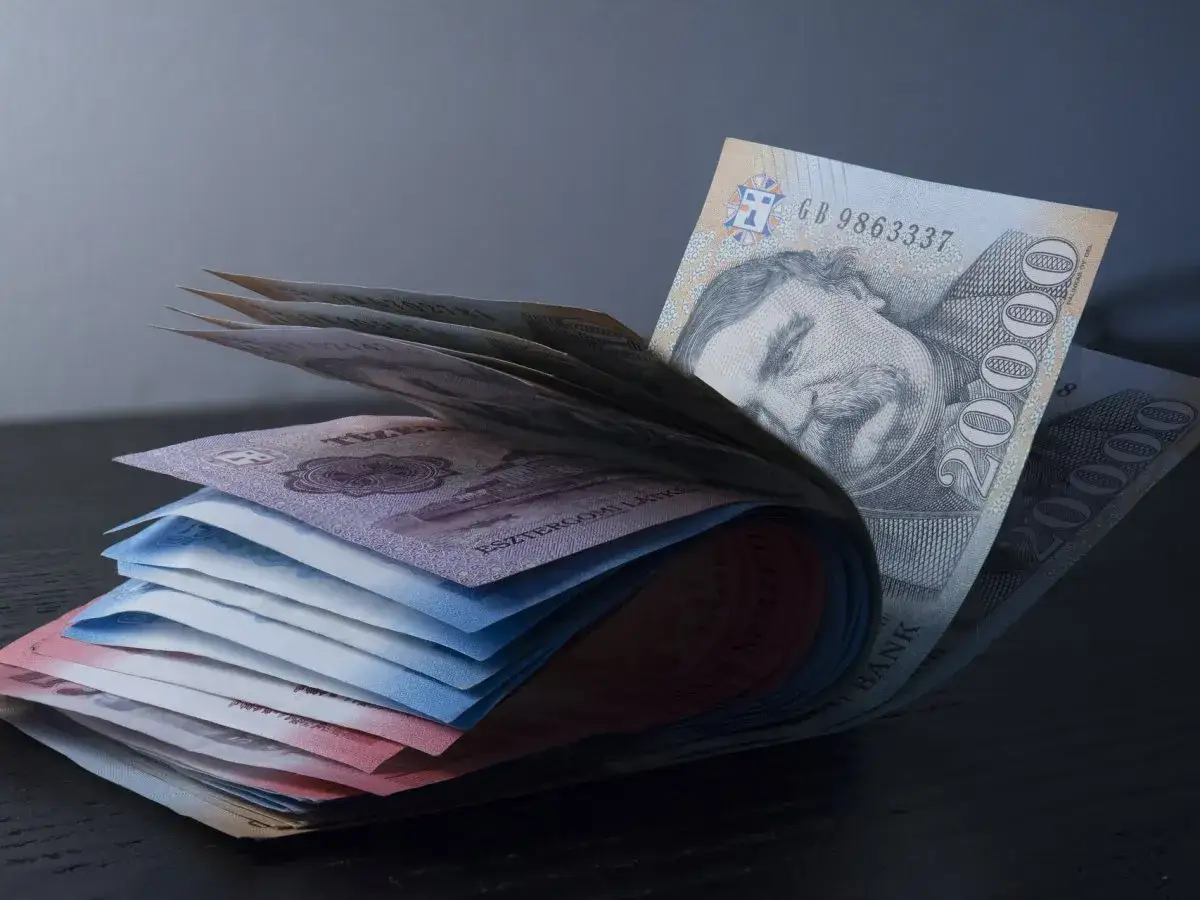 Forint na Węgrzech: Płać sprytnie, unikaj pułapek finansowych!