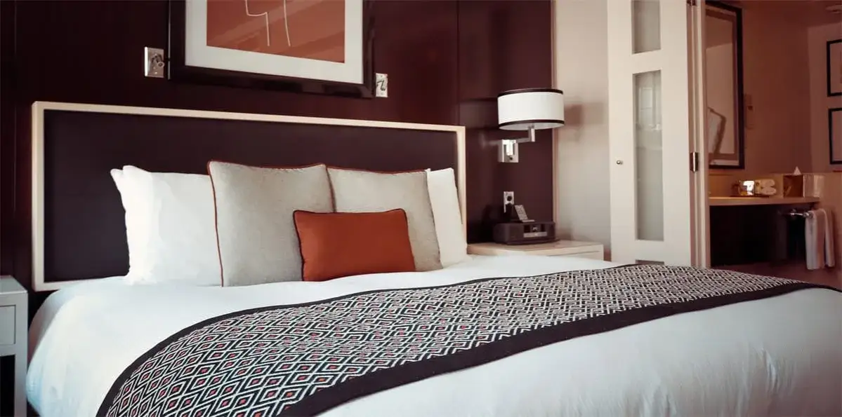 Nocleg w Paryżu 2026: Jak wybrać idealną dzielnicę i nie przepłacić?