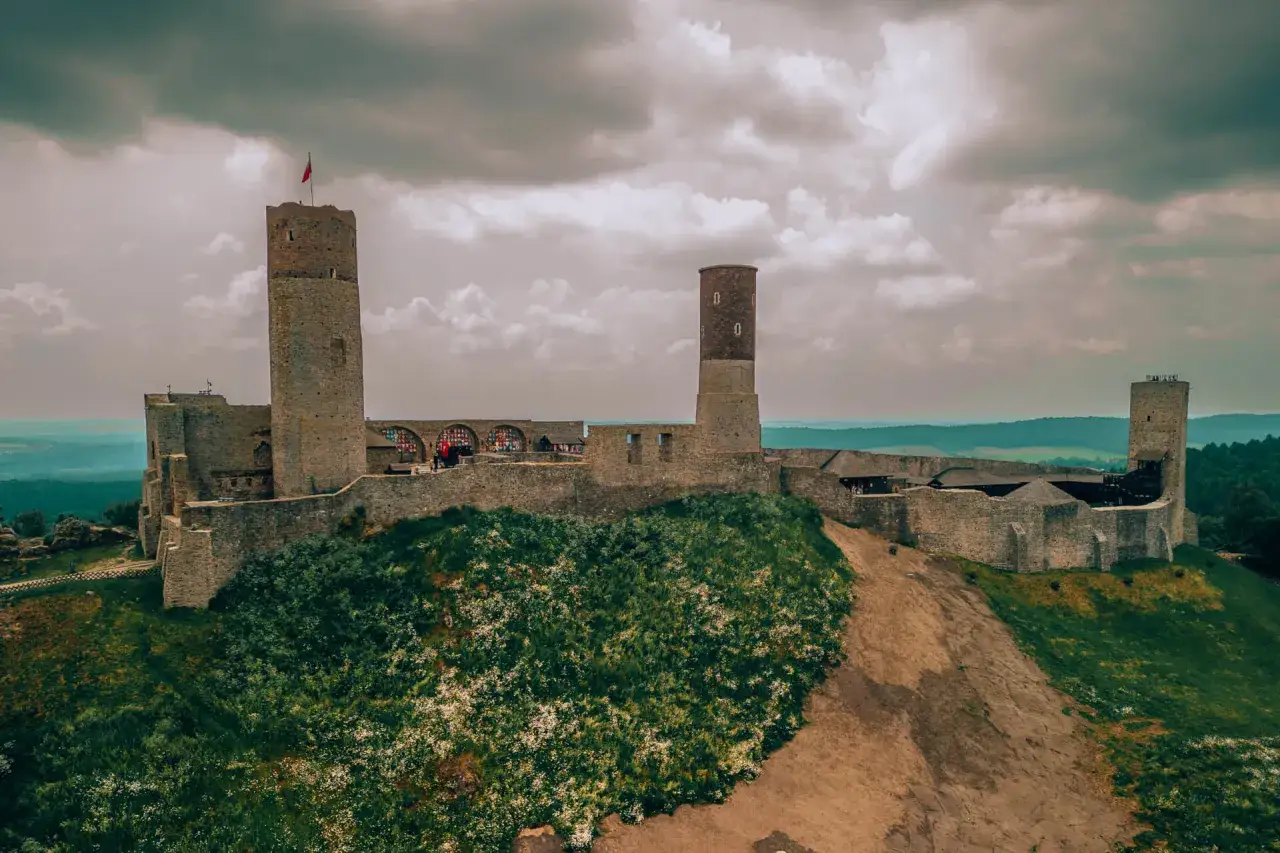 Zamek królewski w Chęcinach - historia, atrakcje i praktyczne informacje
