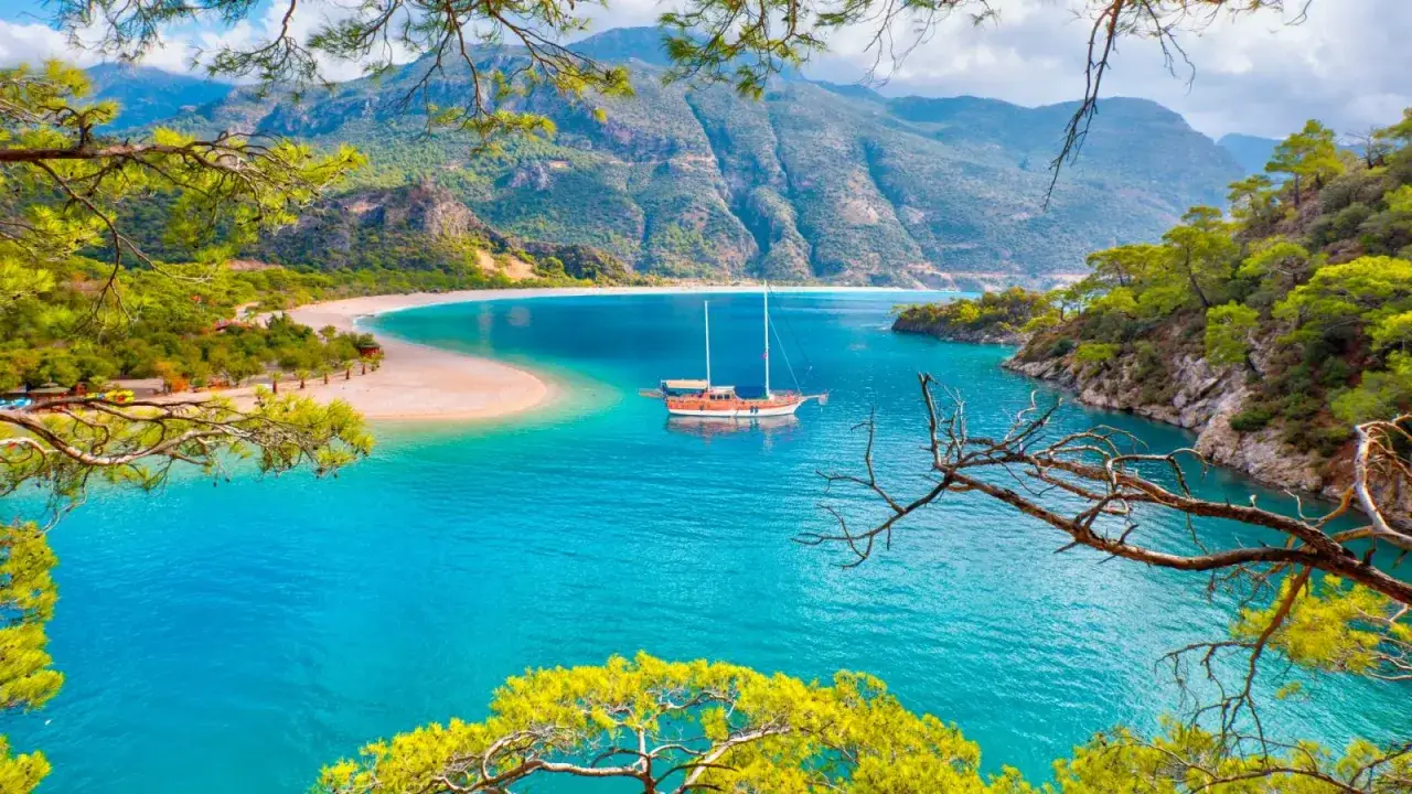 Gdzie na wakacje do Turcji? Odkryj najlepsze miejsca i atrakcje