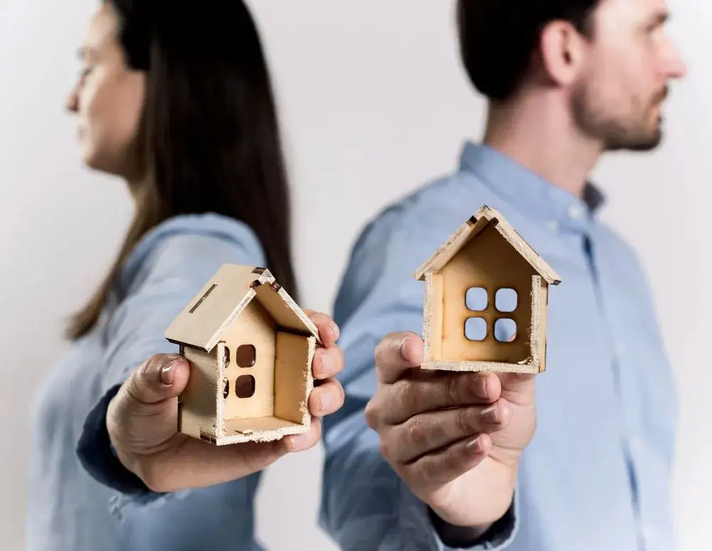 Czy działka kupiona przed ślubem wchodzi do majątku wspólnego? Sprawdź to!