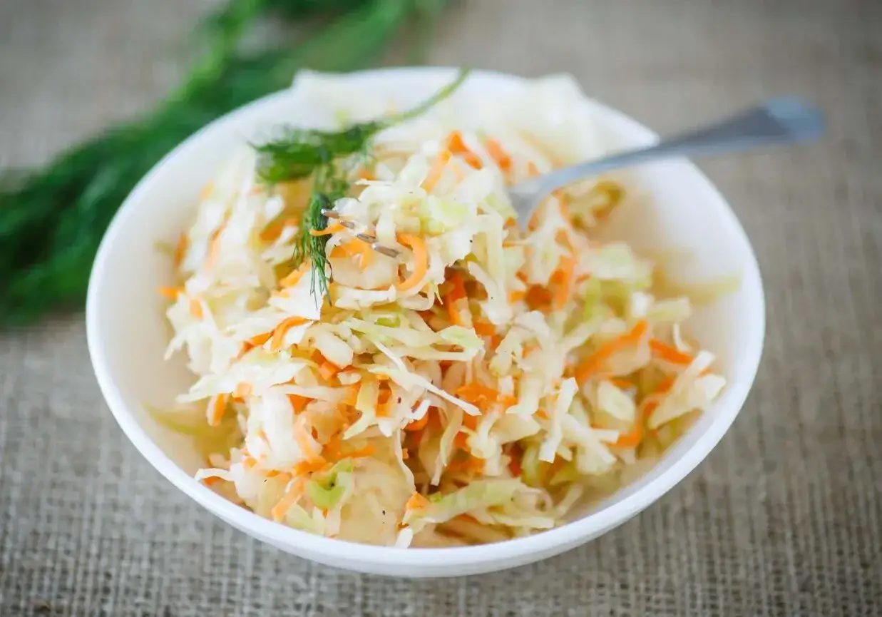 Surówka z białej kapusty: Sekret smaku jak z restauracji i kebaba